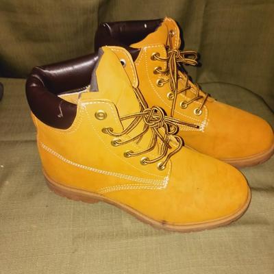 MAKITA ELECTRIC SANDER, MEN'S WORK BOOTS (9) AND POCKET KNIFE