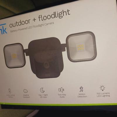 BLINK OUTDOOR SECURITY CAMERA WITH LED FLOOD LIGHT