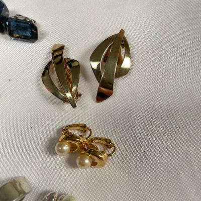 Pins, Pendants & Clip Earrings w/ Dior & 14K (ST-SS)