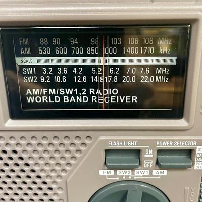 Grinding FR-200 Recycle Power Am-FM-SW Radio