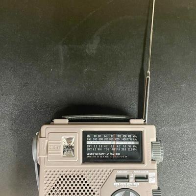 Grinding FR-200 Recycle Power Am-FM-SW Radio