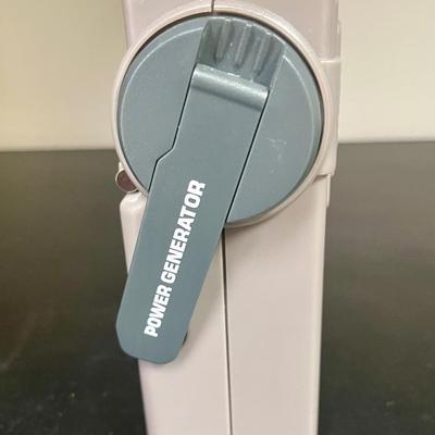 Grinding FR-200 Recycle Power Am-FM-SW Radio