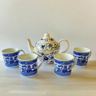 Nikko 'Double Phoenix' Teapot and Four Mugs (G-TF)