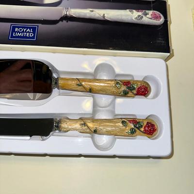 78 ROSE HANDLE CARVING SET ROYAL LIMITED NEW