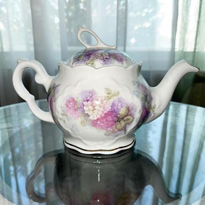 81 CHINA TEAPOT BY ROYAL DORSET STAFFORDSHIRE ENGLAND