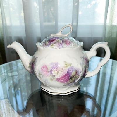81 CHINA TEAPOT BY ROYAL DORSET STAFFORDSHIRE ENGLAND