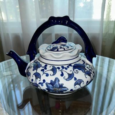 83 BLUE TEAPOT WITH GOLD ACCENT MADE IN CHINA