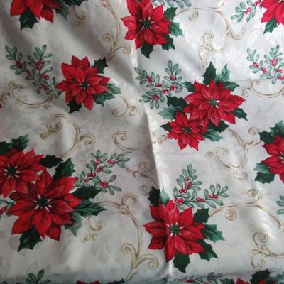 Nice Christmas Cloth Napkins and Tablecloth Set