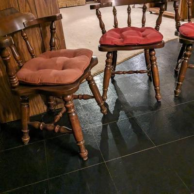 Very Nice Poker or Dining Table with 6 Barrel Chairs