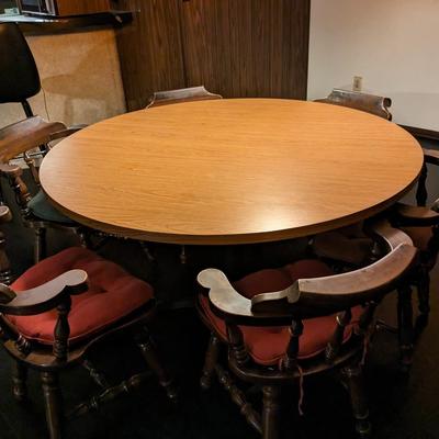 Very Nice Poker or Dining Table with 6 Barrel Chairs