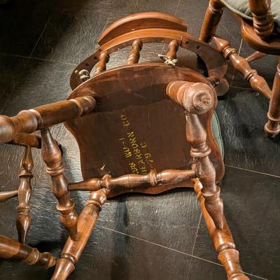Very Nice Poker or Dining Table with 6 Barrel Chairs