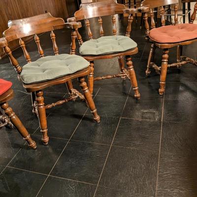 Very Nice Poker or Dining Table with 6 Barrel Chairs