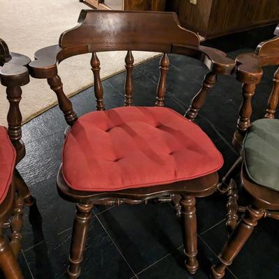 Very Nice Poker or Dining Table with 6 Barrel Chairs