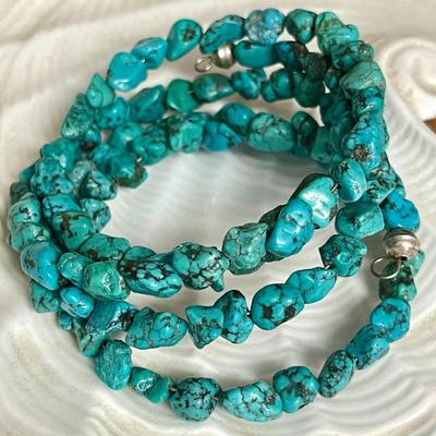 93 SPIRAL WIRED BACELET OF TURQUOISE NUGGETS