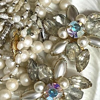94 PILE OF FAUX PEARLS FRESH WATER PEARLS VINTAGE JUDY LEE CLIP EARRINGS