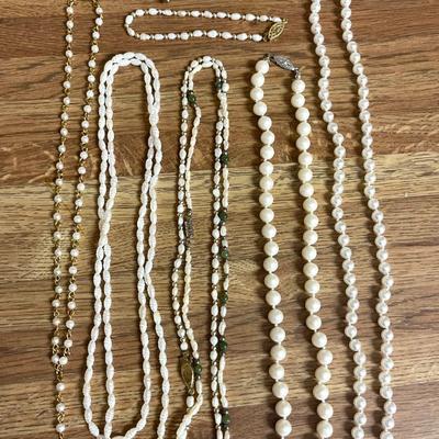 94 PILE OF FAUX PEARLS FRESH WATER PEARLS VINTAGE JUDY LEE CLIP EARRINGS