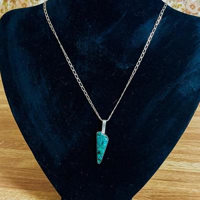 95 STERLING SILVER LINK CHAIN WITH STERLING & MALACHITE PENDANT