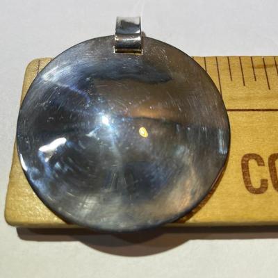 ROBERT LEE MORRIS RLM STUDIOS "ONE WORLD" CIRCLE STERLING SILVER PENDANT .925 IN VG PREOWNED CONDITION. (JEWELRY #49)