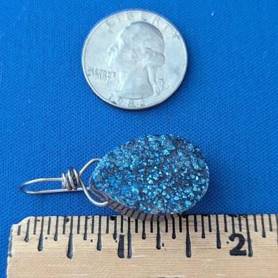 Druzy quartz pear shaped pierced earrings