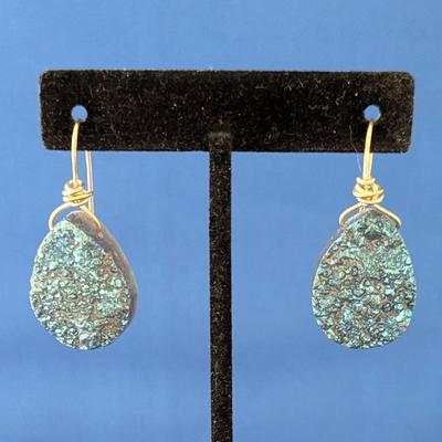 Druzy quartz pear shaped pierced earrings