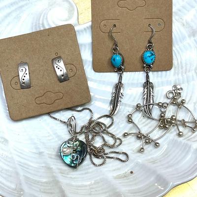 101 GROUP OF STERLING SILVER SOUTHWEST STYLE JEWELRY