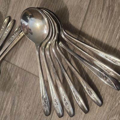 International Silver "Silver Tulip" Flatware Set