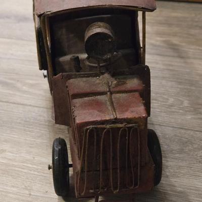 Metal Antique Style Truck Deco