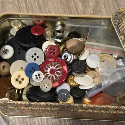 Button Lot