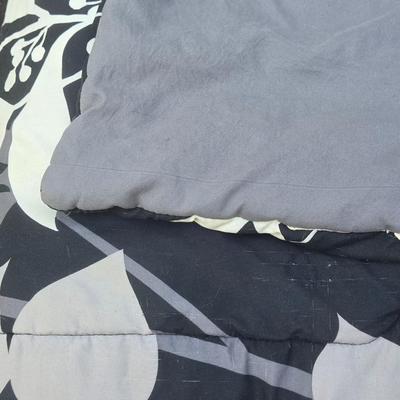 Full or Queen Comforter