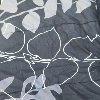 Full or Queen Comforter
