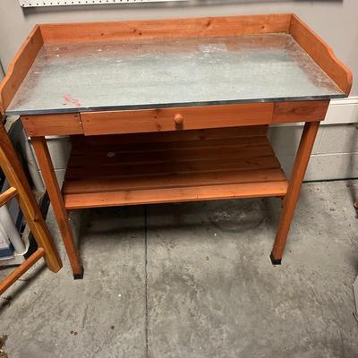 Wooden Potting Bench (G-MG)