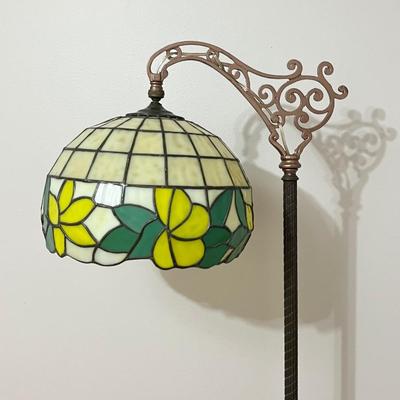Floral Tiffany Style Metal Floor Lamp ~ Stained Glass Shade