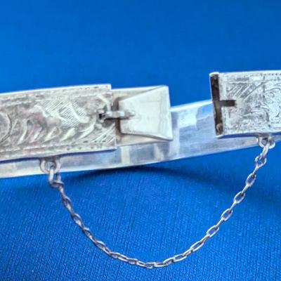 Sterling silver floral etched hinged square bracelet w/safety chain