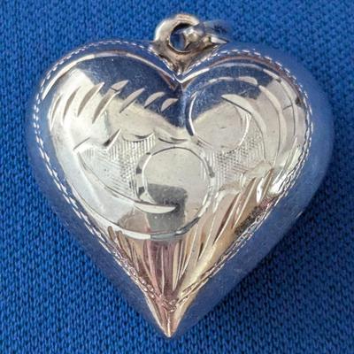 Sterling silver puffy heart pendant 1" across, 5/8" wide