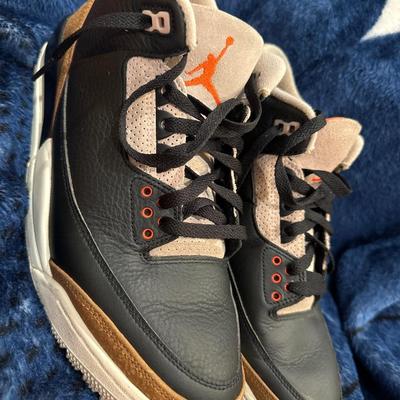 Air Jordan 3 Retro Desert Elephant Size 11 Like new