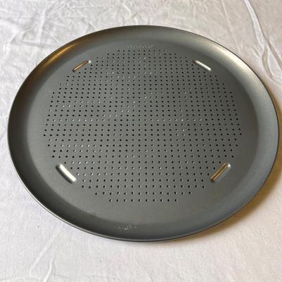 Variety of Kitchen Accessories: Pampered Chef, Nordic Ware, & Much More! (G-DZ)