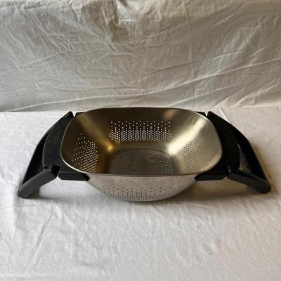 Variety of Kitchen Accessories: Pampered Chef, Nordic Ware, & Much More! (G-DZ)