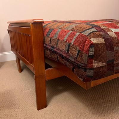 Futon with Wooden Frame (GB2-DZ)