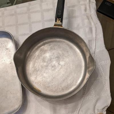 2 Wagner Ware Roasters and 1 Skillet