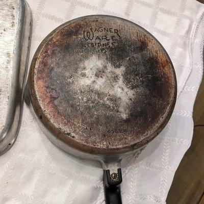 2 Wagner Ware Roasters and 1 Skillet