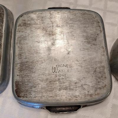 2 Wagner Ware Roasters and 1 Skillet
