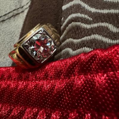 Diamond ring 2.93 center piece diamond Men’s size 10