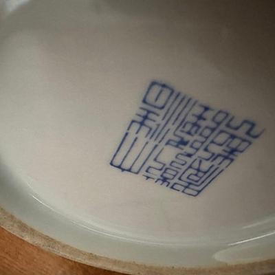 Chinese Vintage Porcelain, Famille Verte Vase with Birds and Flowers, six characters mark on the bottom