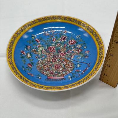 Chinese Vintage Porcelain Famille Vert Flower Plate with Six Characters Mark