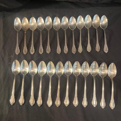 Rogers Brothers Remembrance Pattern Silver Plate Flatware Set (LR-MG)