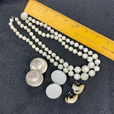 White plastic Costume Jewelry - necklace & 3 pairs of earring