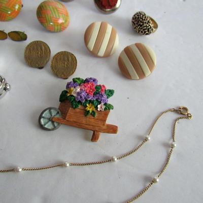 Lot of Mixed Age Jewelry