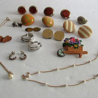Lot of Mixed Age Jewelry