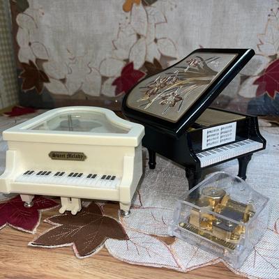 128 GROUP OF 3 PIANO MUSIC BOXES