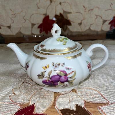 136 VINTAGE FINE CHINA TEA POT WINDSOR COLLECTION CZECH REPUB.